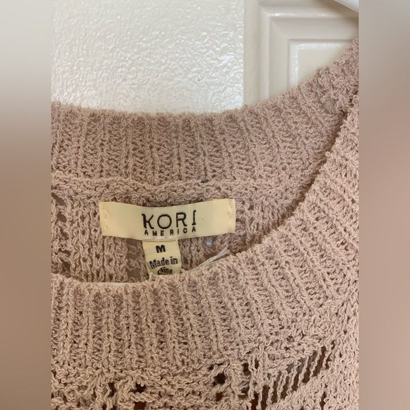 Kori Elegant Beige Knit Halter Top. Size-Medium - Picture 4 of 4